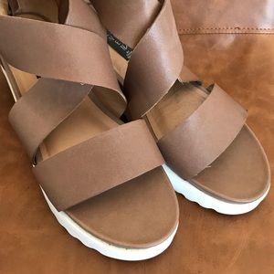 Steve Madden platform sandals nude 10